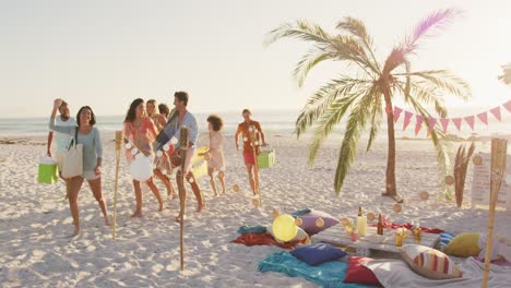 amigos yendo a una fiesta en la playa
