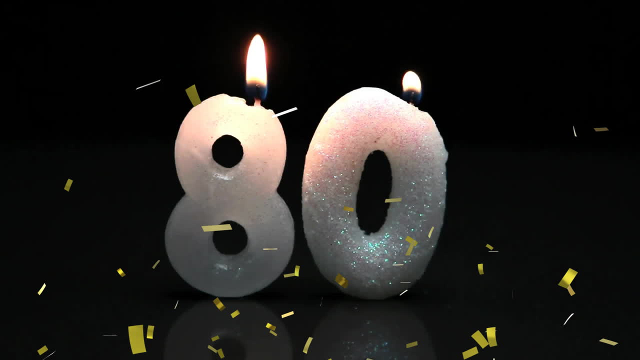 Candele accese che formano il numero 80 con animazione di coriandoli che cadono