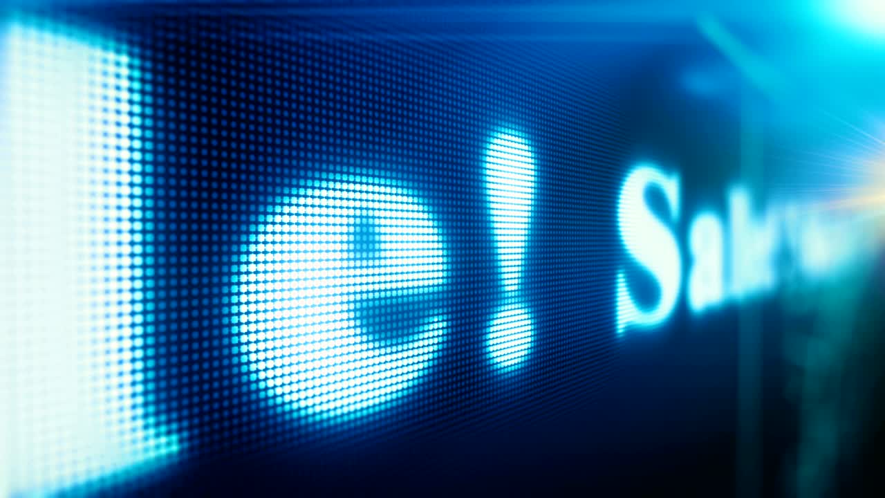 desplazamiento de venta en pantalla de led, venta de descuento escrito en tablero de visualización de mensajes