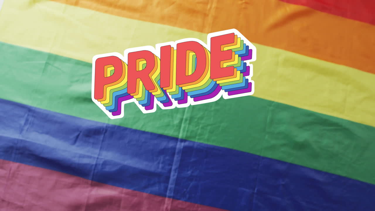 animación de texto de orgullo sobre el fondo de la bandera arco iris, celebrando a la comunidad lgbtq+