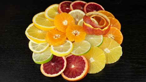 frutas cítricas en una sección