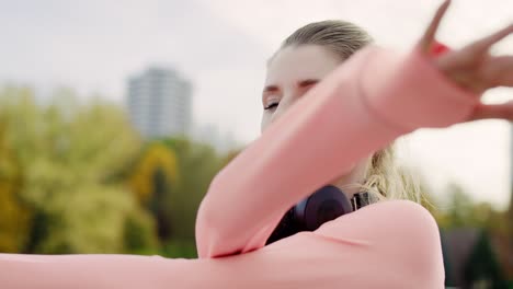 Handheld-view-of-woman-starting-up-her-jogging-training