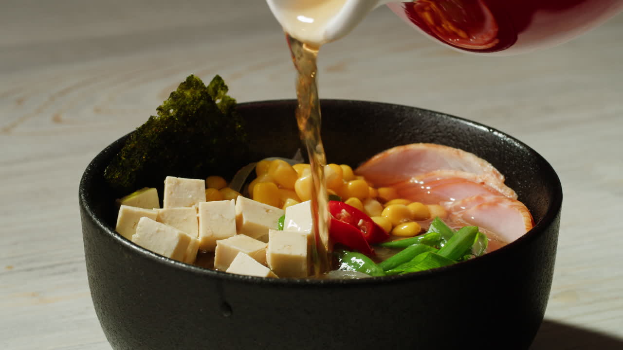 맛있는 라멘 수프 한 그