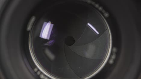 diaphragm blades of the fixed lens opening and closing aperture f-stop 2