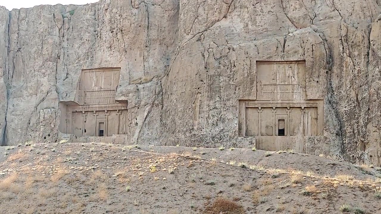 Antiguas Tumbas Rupestres en Naqsh-e Rostam, Irán.