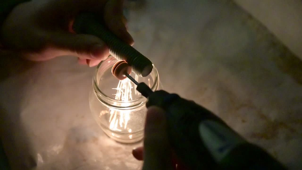 작은 밀링 이 있는 장면