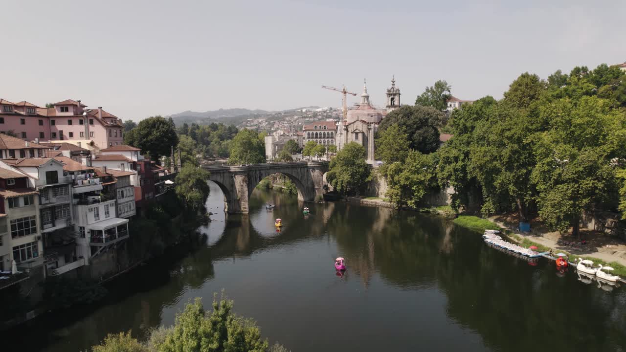 Vecchio ponte sul fiume Tamega ad Amarante, Portogallo