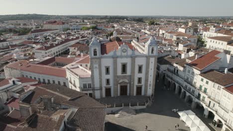 vista panorámica aérea del paisaje urbano con la iglesia de sant&#39;antonio en primer plano