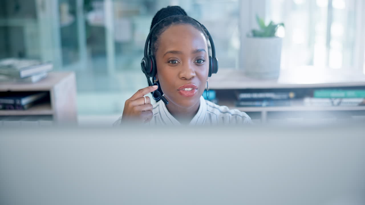 Donna di colore, call center e consulenza