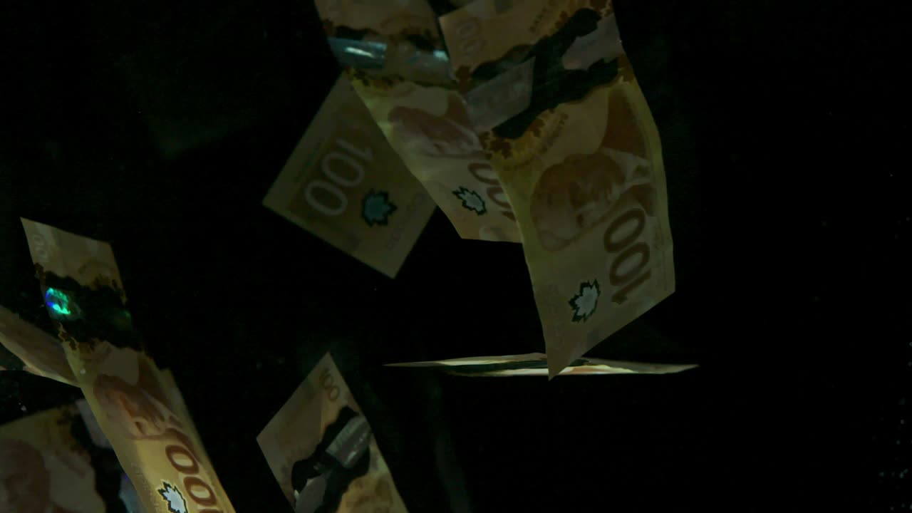 흑색 바탕에 떨어지는 캐나다 달러 지폐, 4k 로 루프가 가능, 고품질의 달러 지폐가 떨어지는 4k 로 러프가 가능