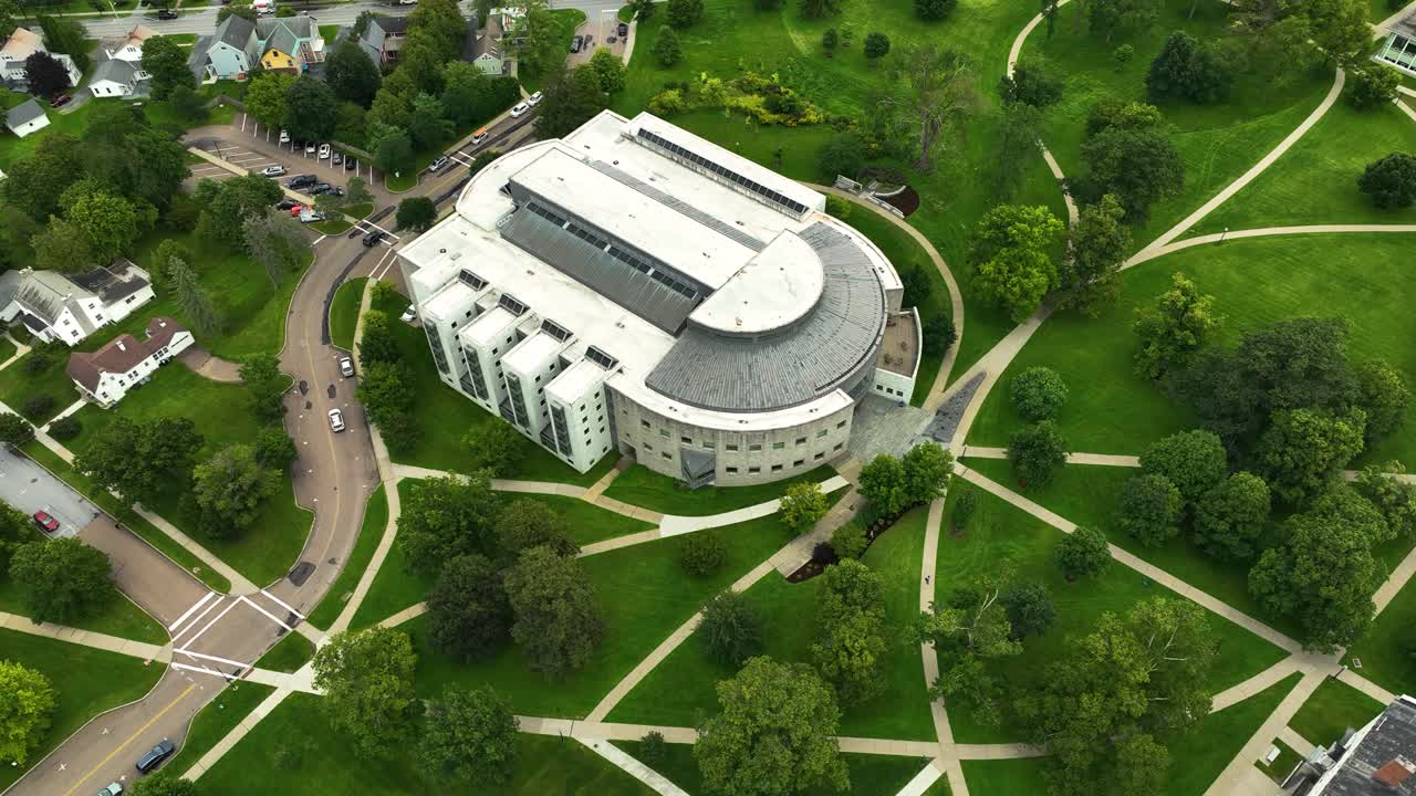 대학 도서관에 대한 높은 회전