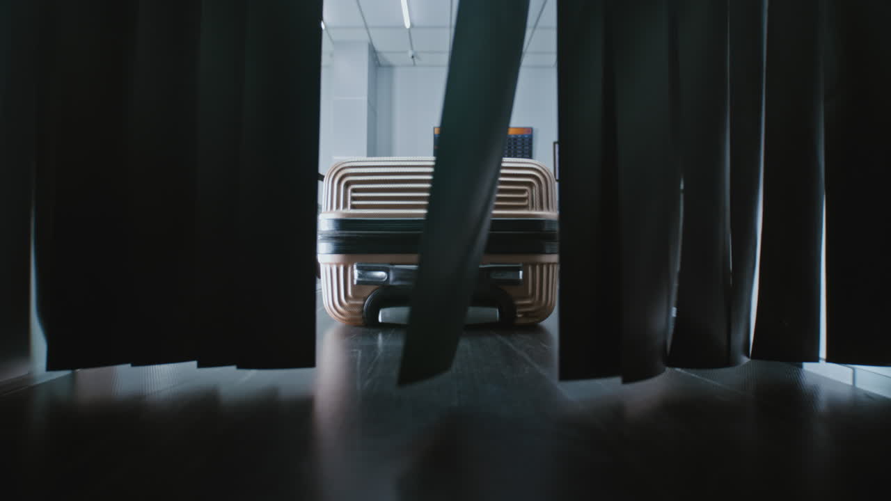 공항 보안 스레이에서 수하물