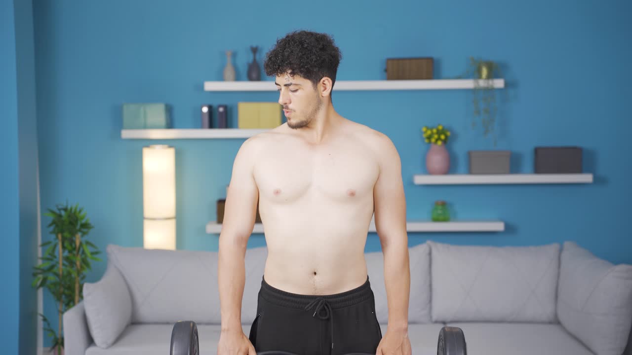 joven atleta haciendo entrenamiento deportivo con pesas. estilo de vida saludable.
