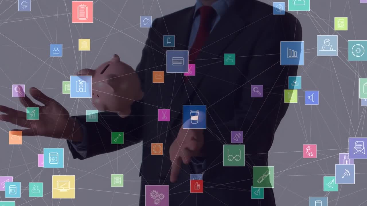 animación de una red de iconos coloridos flotando sobre un hombre de negocios lanzando y atrapando una alcancía