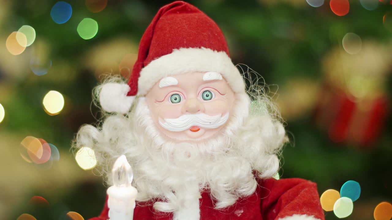 saludos de santa claus de juguete en el fondo bokeh