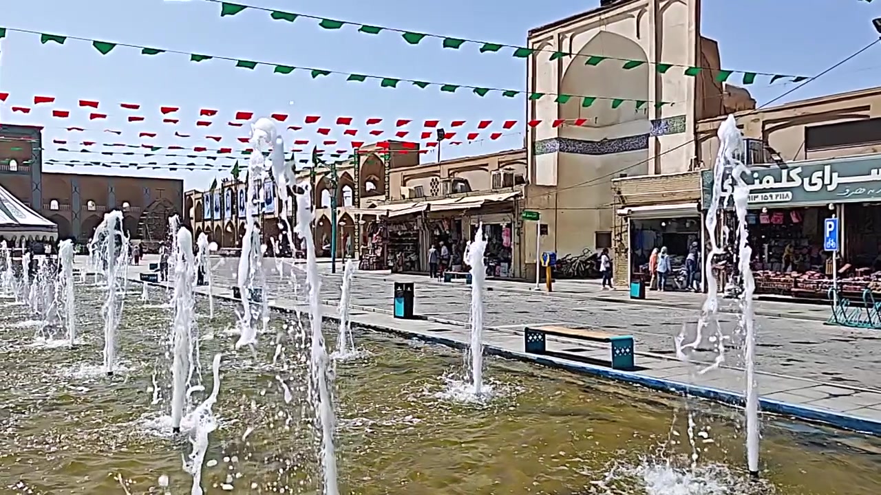 Fontane nella piazza Amir Chakhmaq a Yazd, Iran