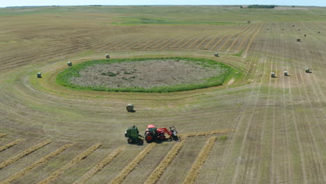 Heuballen-Während-Der-Erntezeit-In-Kanada