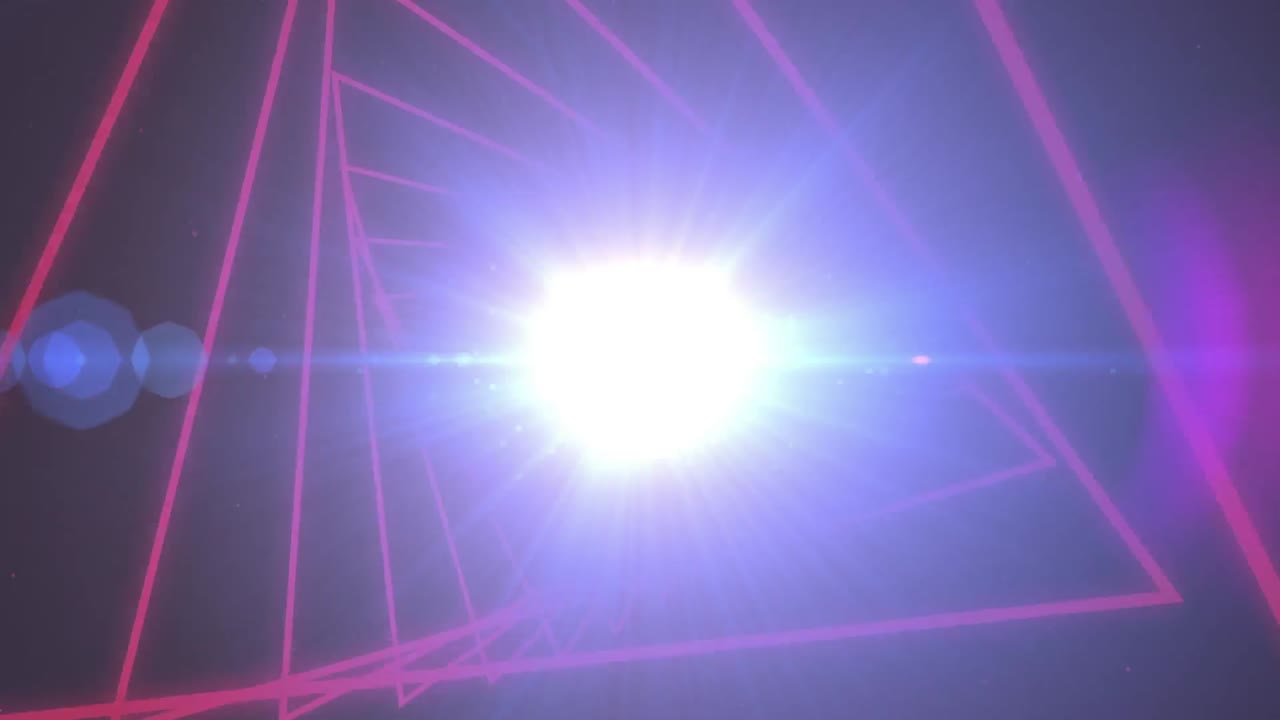 핑크색 삼각형 모양의 모양이 검은색 배경의 빛의 반점에 맞춰 원활하게 회전합니다.