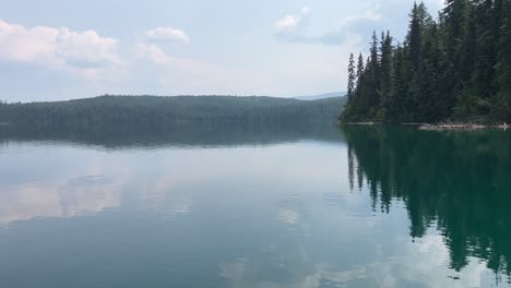 La-Grandeza-De-La-Naturaleza:-Una-Exploración-Del-Impresionante-Paisaje-Alrededor-Del-Lago-Johnson