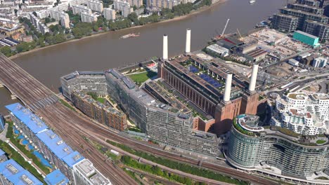 vista aérea de la central eléctrica de battersea y el desarrollo local, londres, reino unido