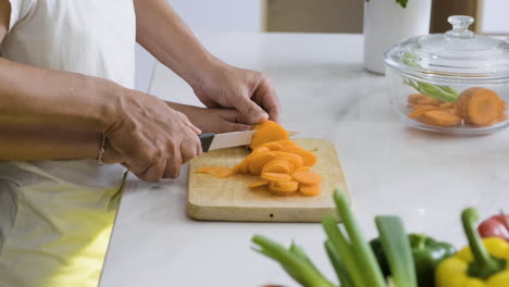 Father-and-daughter-cutting-carrot.