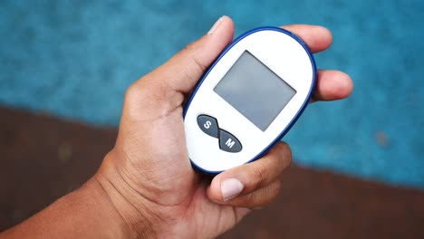 handheld blood glucose meter