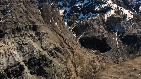 Aerial-drone-shot-closing-on-mountain-range-with-snow,-Cordillera-de-los-Andes,-Chile-4K
