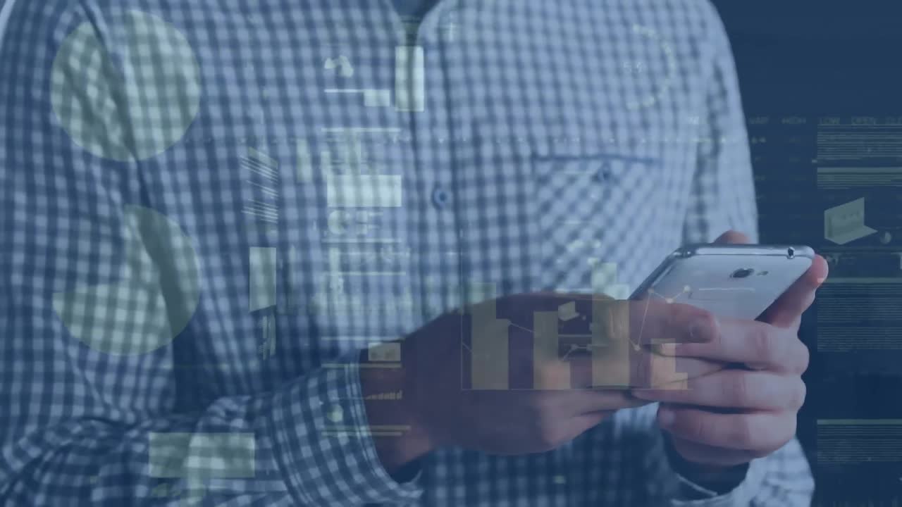 animación del procesamiento de datos estadísticos contra la sección media de un hombre que usa un teléfono inteligente