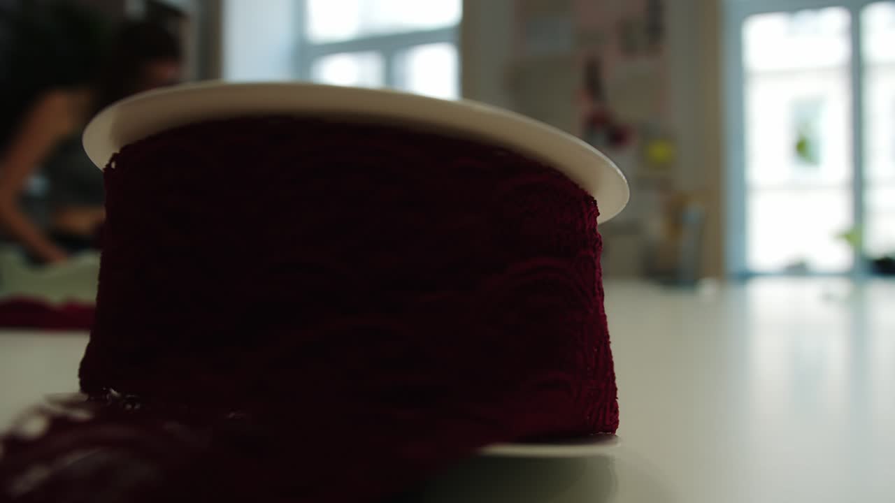 B-Roll da una sartoria