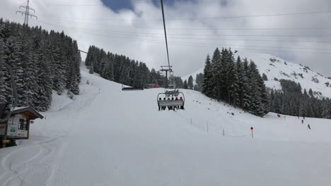 Lapso-De-Tiempo-De-Montaña-En-La-Estación-De-Esquí-En-Austria