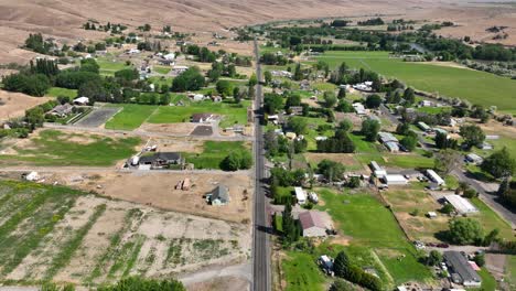 Drone-shot-of-the-main-road-cutting-through-Benton-City,-Washington