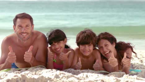 Happy-family-smiling-with-thumbs-up