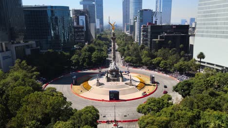 pull back in racing exhibition of f1 in mexico city