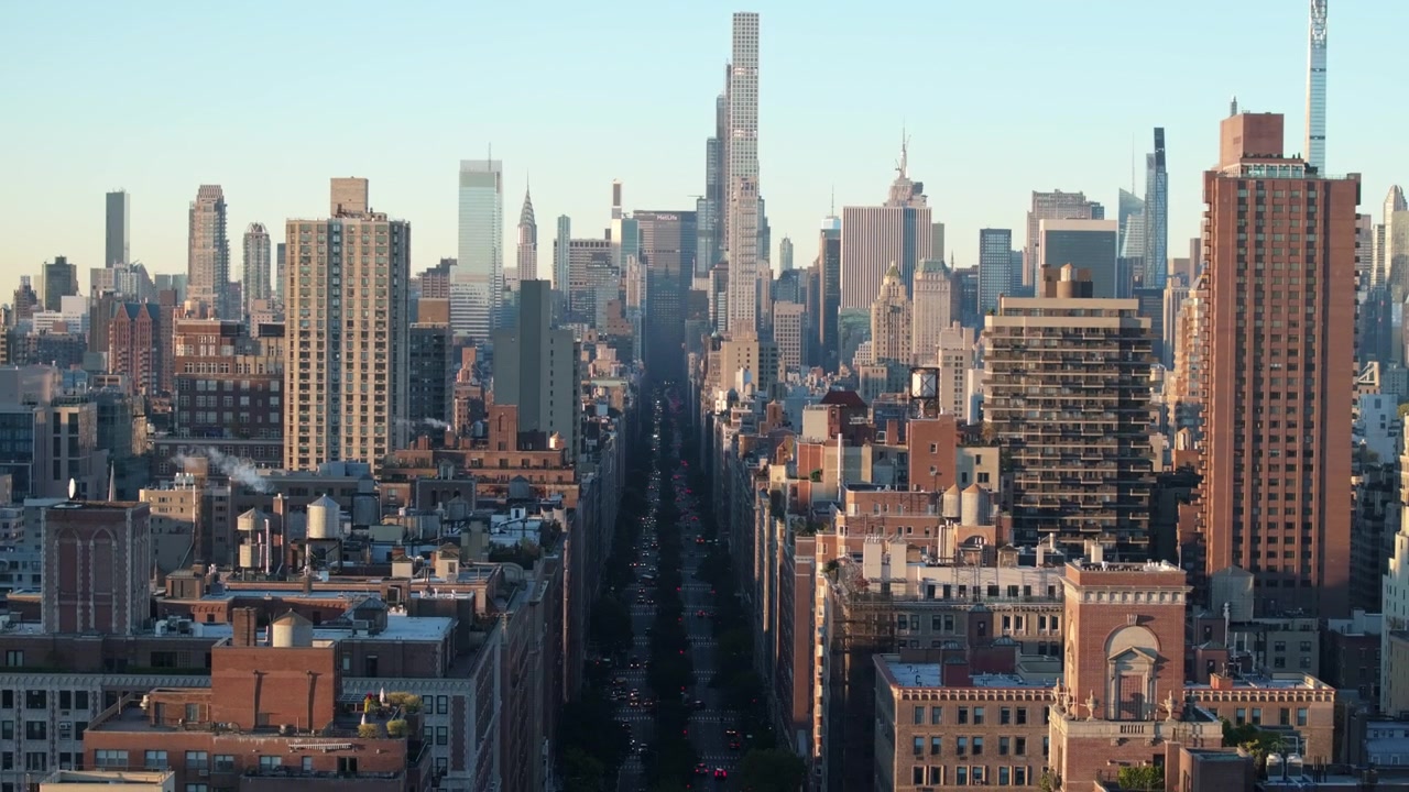 Luftfoto av Park Avenue på Upper East Side i Manhattan. Fotografert en høstmorgen
