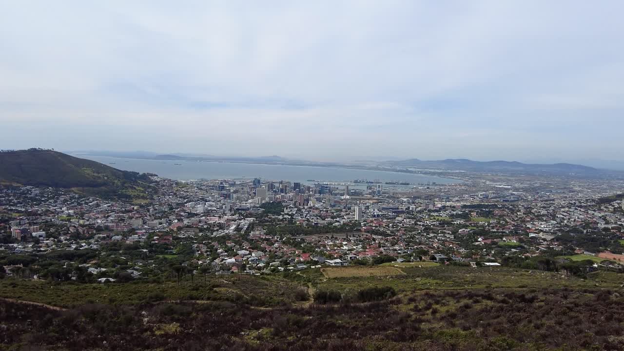 남아프리카 공화국 케이프타운에 있는 테이블 마운틴 뷰포인트 (table mountain viewpoint) 에서 볼 수 있는 도시 풍경