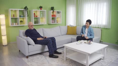 Happy-and-cheerful-old-man-dancing-with-his-bored-grandson,-having-fun-together.