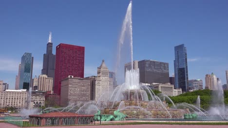 establishing shot of downtown chicago with fountains