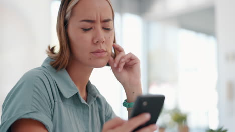 Mujer-Confundida,-Pensante-O-De-Negocios-Por-Teléfono