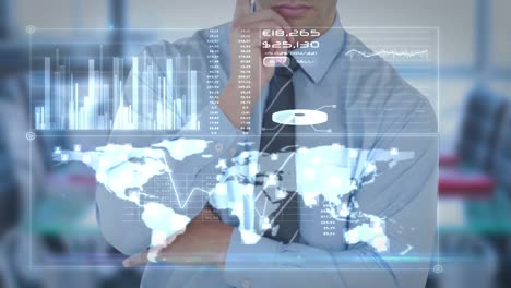 hombre de negocios usando una pantalla de interfaz futurista