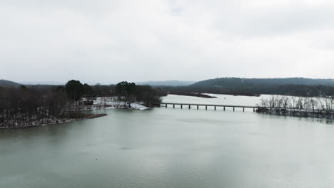 Panoramic-View-Over-Lake-Sequoyah-In-Arkansas,-USA---Drone-Shot