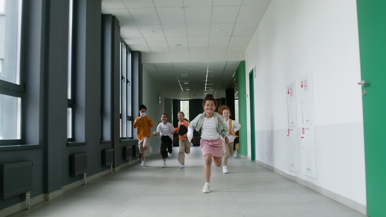 Pupils running in the corridor.
