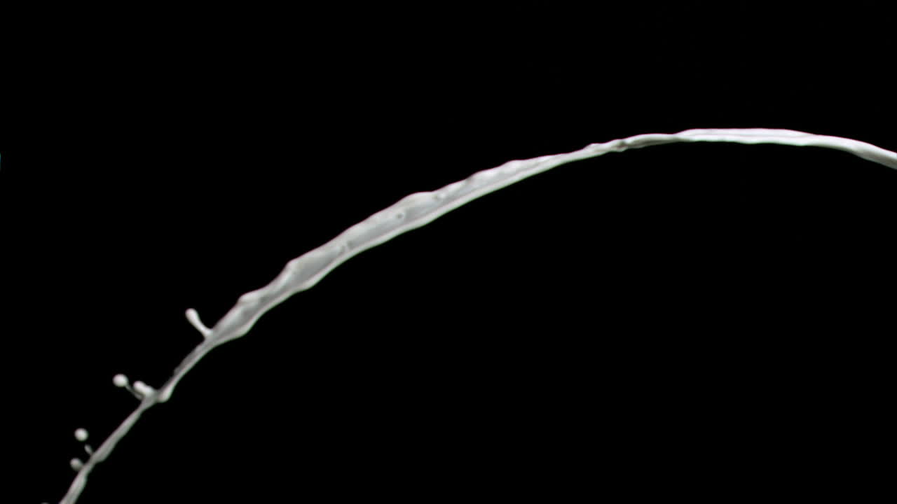 슈퍼 슬로 모션으로 우유 스플래시