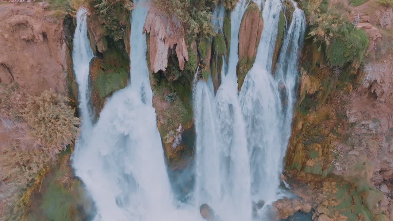 hermoso paisaje de cascadas
