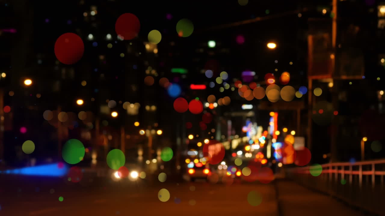 밤 도로 교통을 통해 움직이는 점들의 애니메이션