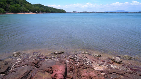 La-Costa-Rosa-Con-Playa-De-Mar-En-Chanthaburi,-Tailandia-6