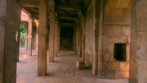 El-Complejo-Qutub-Son-Monumentos-Y-Edificios-Del-Sultanato-De-Delhi-En-Mehrauli-En-Delhi,-India.