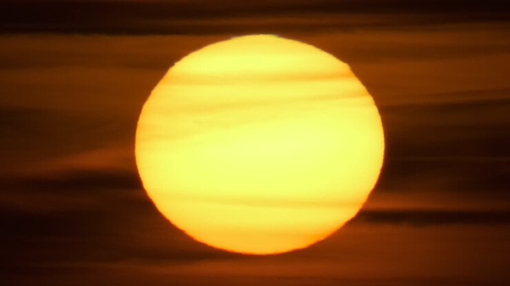 The huge sun telephoto view