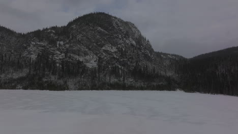 Paisaje-Congelado-En-Mont-Du-Lac-A-L&#39;empeche-Durante-El-Invierno-En-Charlevoix,-Quebec,-Canadá