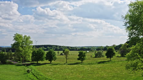 vuelo de drones sobre un bonito paisaje en alemania