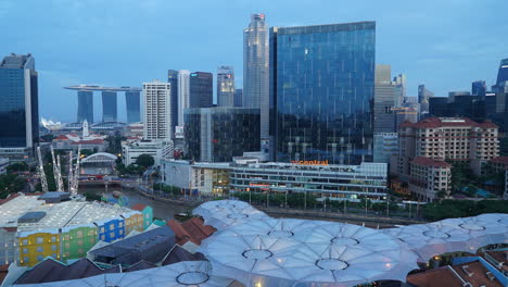 Una-Escena-De-Lapso-De-Tiempo-De-Alejamiento-Del-Paisaje-Urbano-Del-área-Del-Muelle-De-Botes-Durante-Un-Día,-Singapur